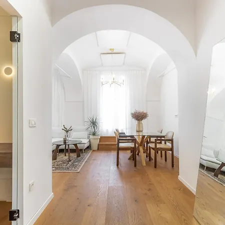 Mona Apartment